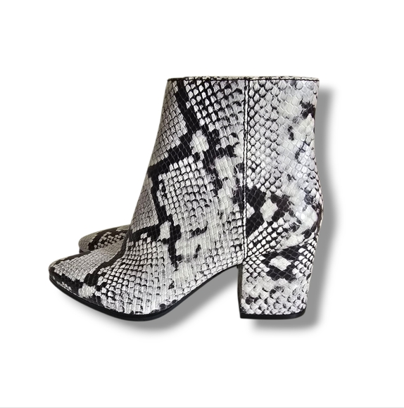 New 🥀 ALDO Ladies Gray Snakeskin Leather Ankle Boots - Picture 6 of 16